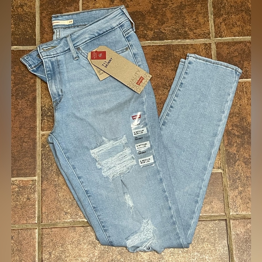 Levi’s 711 skinny jeans